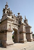 Saint Thgonnec, Church Enclosure, the monumental arch